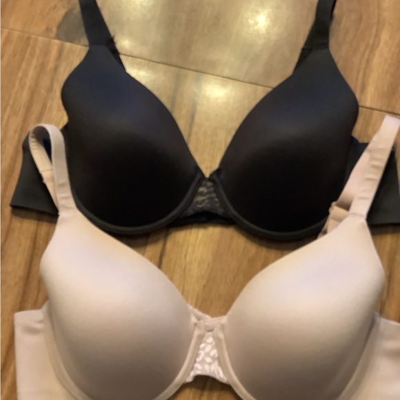 Bali Other - Bali T-Shirt Bra Bundle